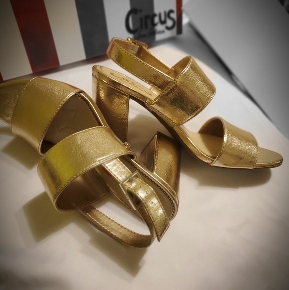 Timeless strappy silhouette block heel. SIZE 6M - Picture 4 of 6